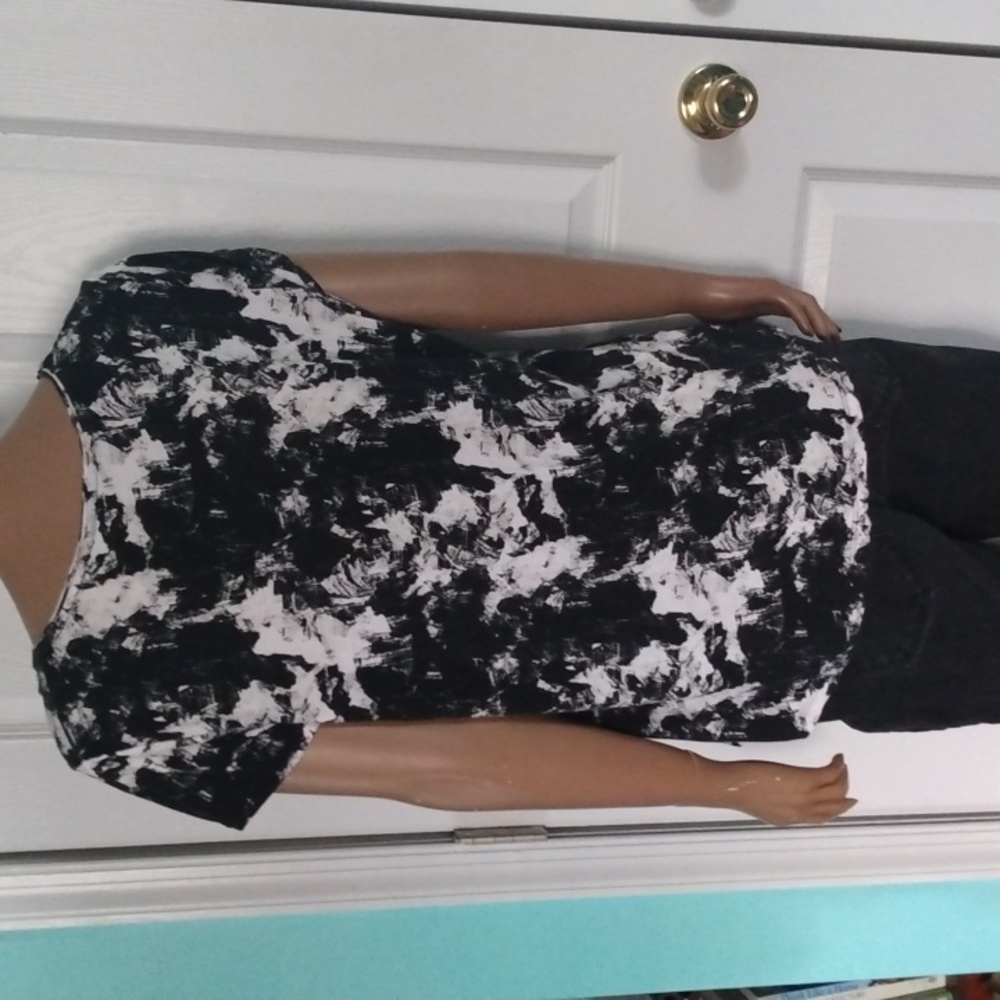 Simply Vera Vera Wang XL Short Sleeve Rayon Top In Black And White Abstract - Picture 3 of 7